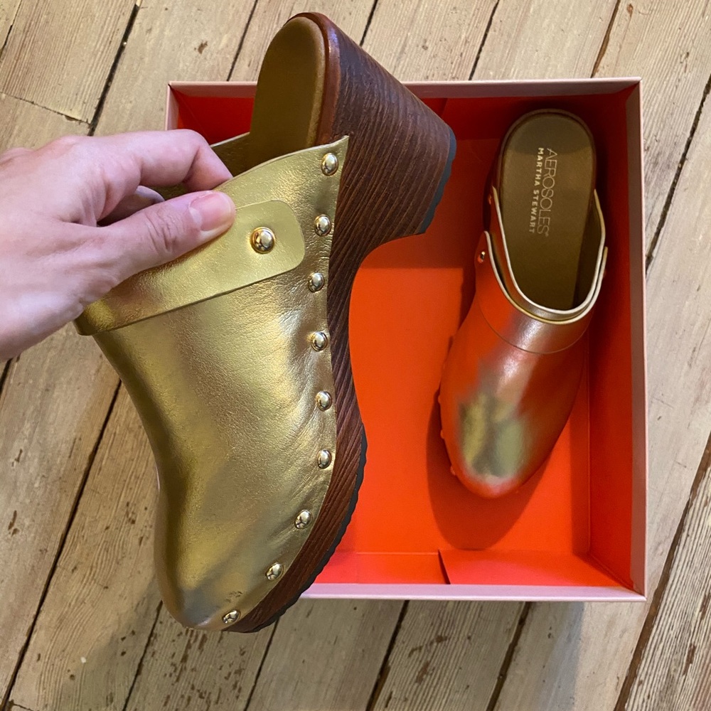 NEW! AEROSOLES size 8.5 clogs